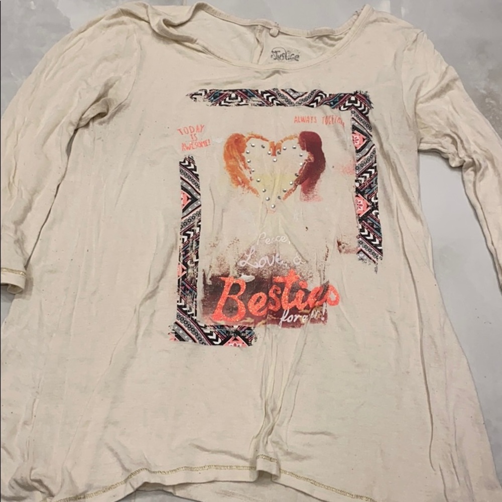 Loose beige long sleeve t-shirt